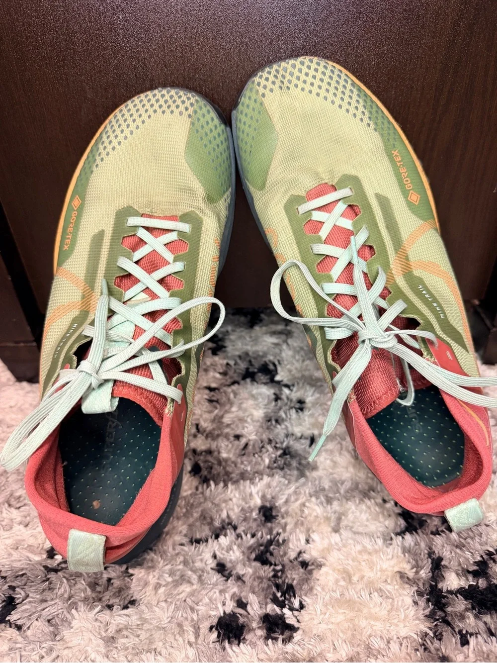 NIKE MENs  Nike Trail Shoe - Olive Green with Coral and Mint